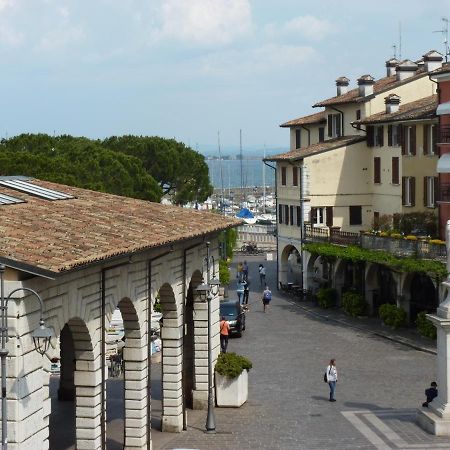 Appartamento Palazzo Del Provveditore Vista Lago Дезенцано-дель-Гарда Екстер'єр фото