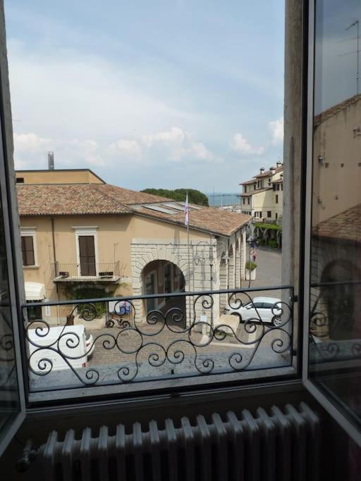 Appartamento Palazzo Del Provveditore Vista Lago Дезенцано-дель-Гарда Екстер'єр фото